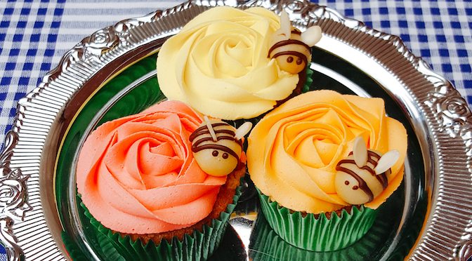 Vanilla Cupcakes with Marzipan Bees