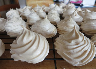 Baked French Meringues